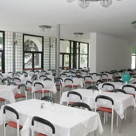 Miran Hotell Pirovac