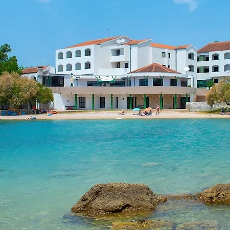 Miran Hotell Pirovac