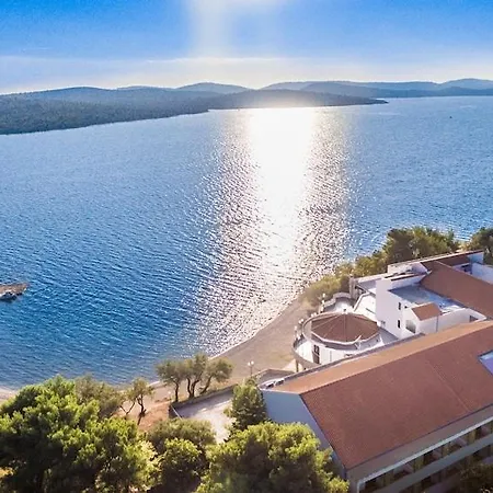 Miran 3* Pirovac