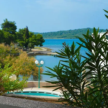 Miran Hotell Pirovac